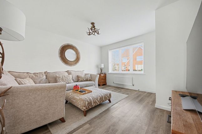 194 Kingsman Drive, Southampton photo 3