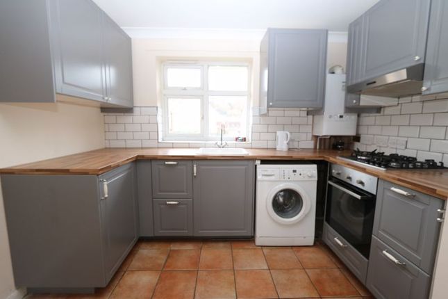 Thumbnail Flat for sale in Temple End, High Wycombe