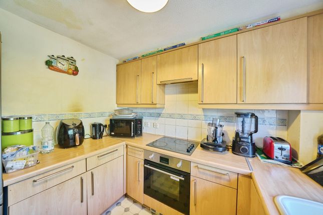 112, Aaron Hill Road, London photo 4