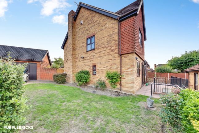 6, Beaton Close, Greenhithe photo 4