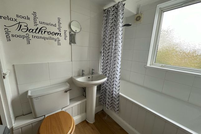 105 Walderton House,, Wendover Road, Havant photo 5