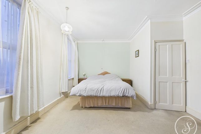 5, Hollyshaw Walk, Leeds photo 3