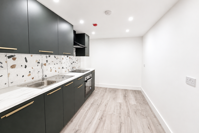 Room 3, 12, Hanover Way, Windsor photo 4
