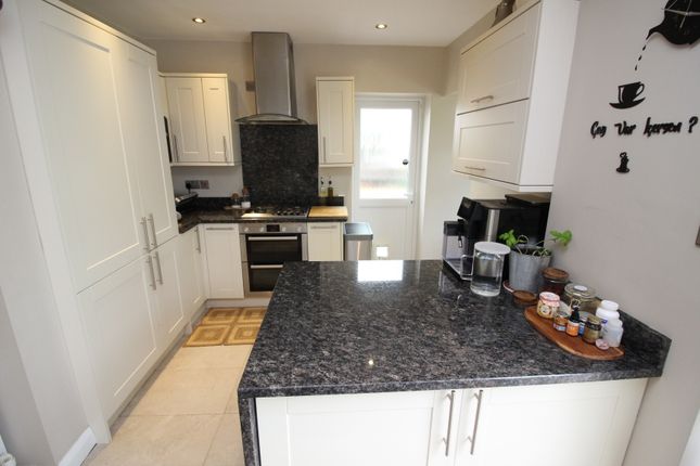 37, Brockenhurst Avenue, Worcester Park photo 4