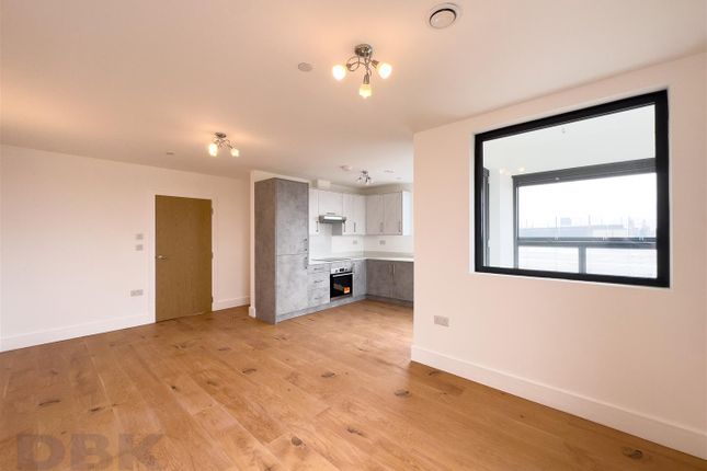 Thumbnail Flat to rent in Meadow House, Staines Road, Hounslow