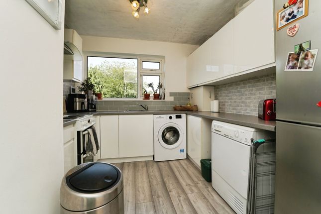 23, Sterling Court, Gloucestershire photo 4