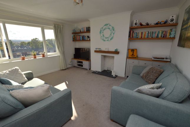 44, Altamira, Exeter photo 3