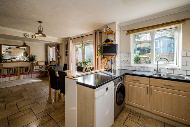 58, Dean Garden Rise, High Wycombe photo 5