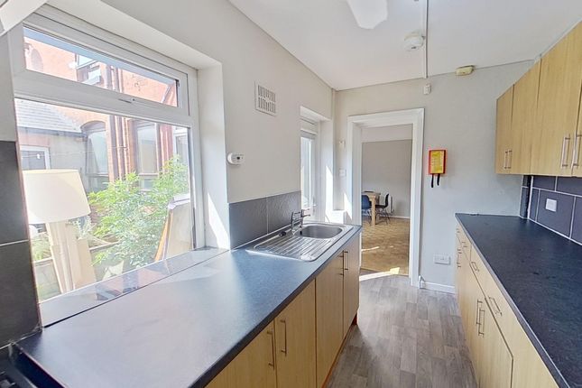 52  Kings Road, Leeds photo 3