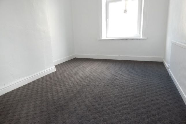 28 Oaks Road, Batley photo 5