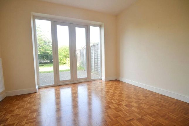 113, Spring Rise, Egham photo 4