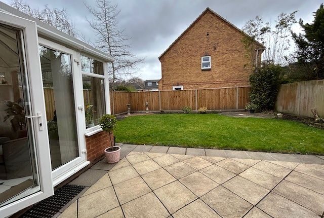 Detached house to rent in Heather Gardens, Farnborough