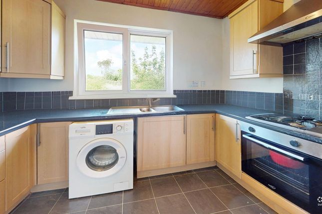 33, Heath Mead, Cardiff photo 3