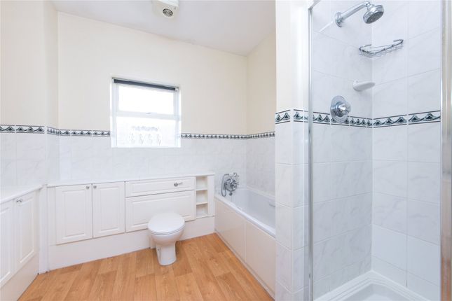 Flat 15, Sycamore Court,, Penners Gardens, Surbiton photo 4