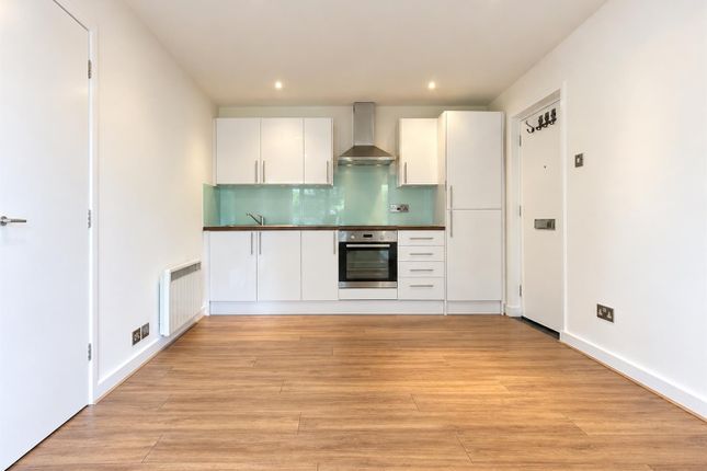10, Adelaide Close, Slough photo 2