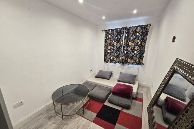 28, Oakdene Road, Greater London photo 5