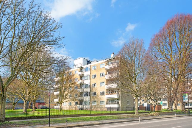 Flat to rent in Catherall Road, Highbury