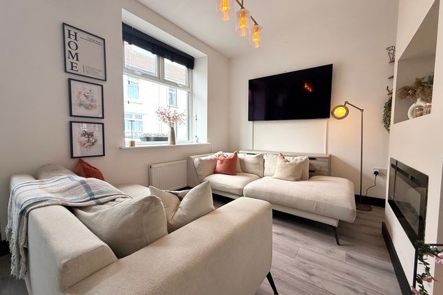 15 Abergwawr Place, Aberdare photo 3