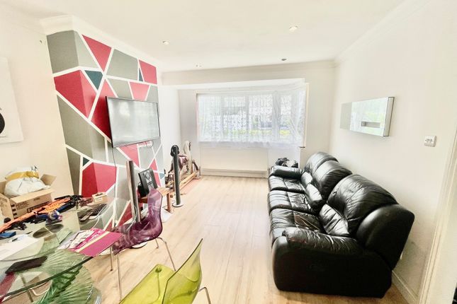 46, Trevellance Way, Watford photo 3