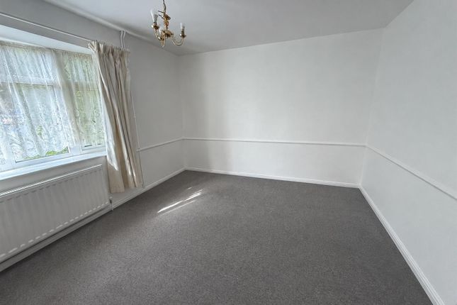 10, Cherrywood Avenue, Englefield Green photo 3