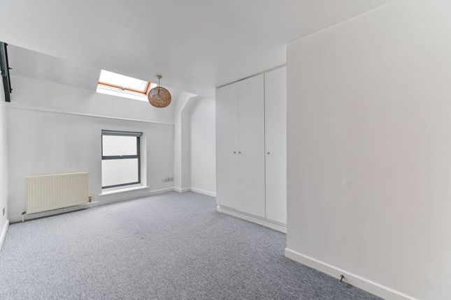 Flat to rent in Trewsbury Road, Sydenham, London