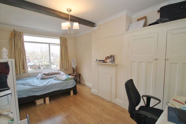 54, Churchill Avenue, Harrow photo 4