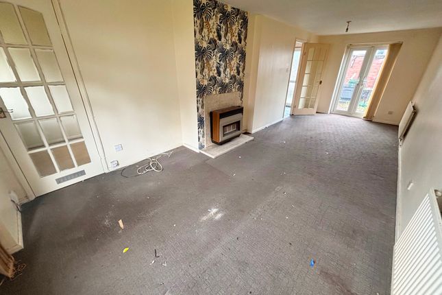 32 Michael Way, Pontypool photo 2