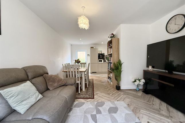 8, Paderborn Way, Bolton photo 2