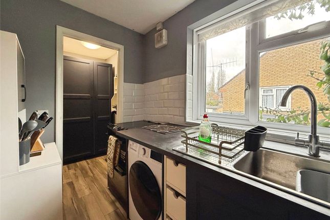 4, Culham Court, Reading photo 4