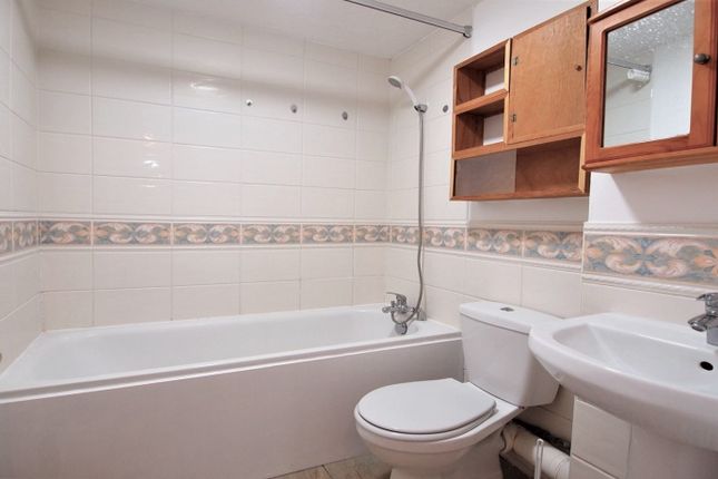 Flat for sale in Yeoman Court, Yeoman Close, Beckton, London