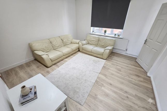 7, Trinity Close, Hounslow photo 2