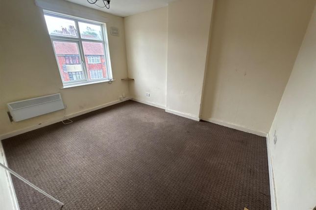 Flat 4, Albion Court, Commonside, Brierley Hill photo 4