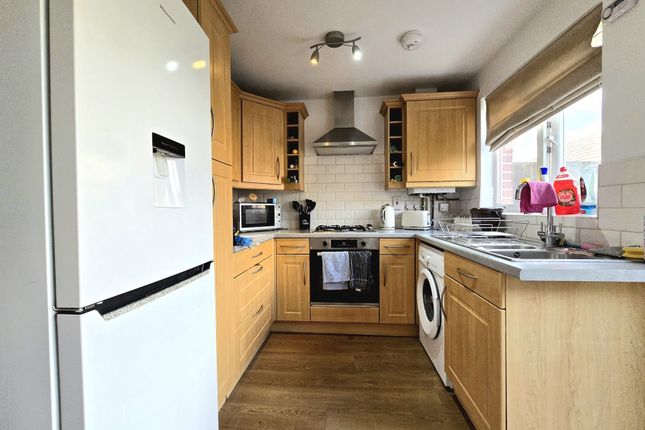 14, Longacres, Bridgend photo 3