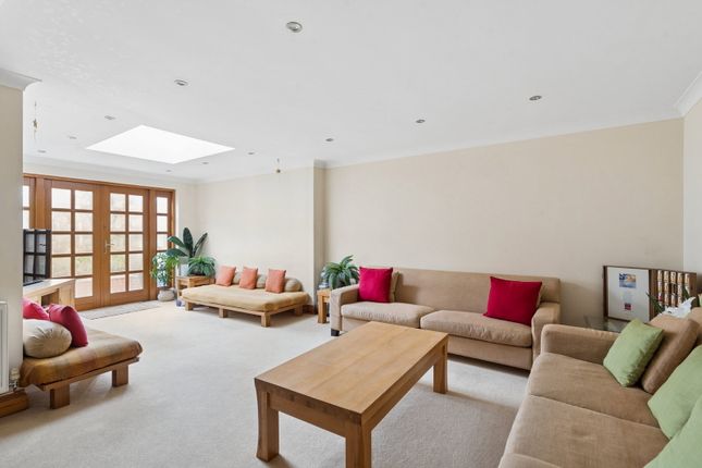 82, Marsworth Avenue, Pinner photo 2