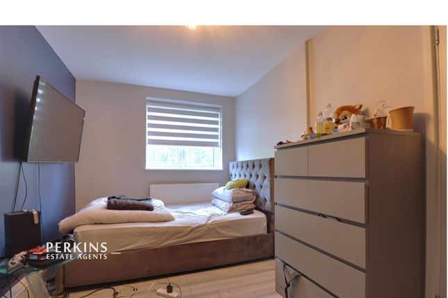 14, Whittle Close, Southall photo 3