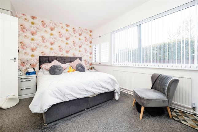 Flat for sale in St. Winifreds Close, Chigwell, Essex
