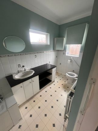 Glebe Road, Rainham photo 5