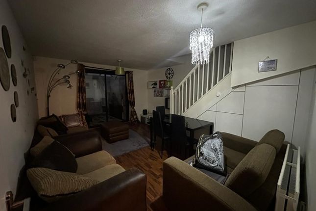 48, Salstar Close, Aston photo 2