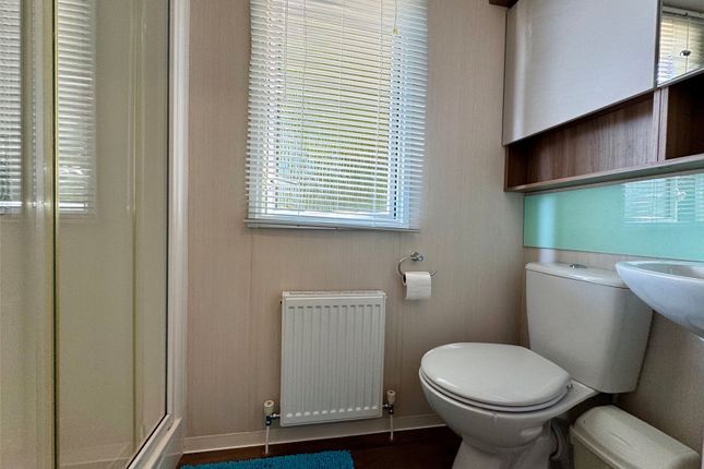 326, Seabreeze, Near Milford On Sea photo 4