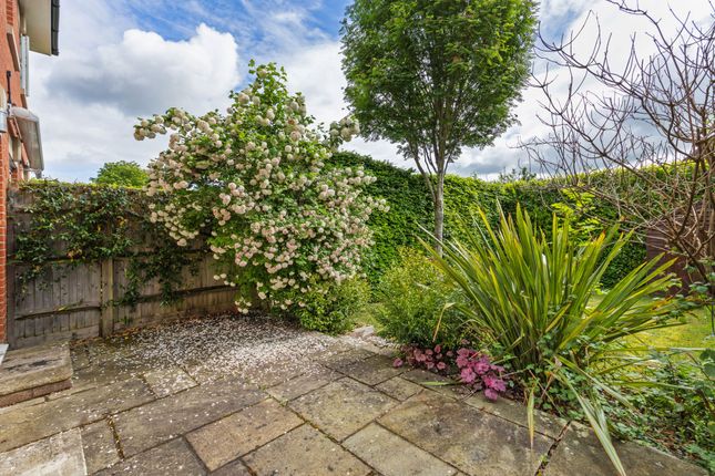 5 Mornington Drive, Winchester photo 4