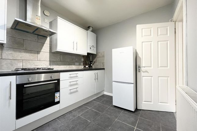 82a, Turners Hill, Cheshunt photo 2