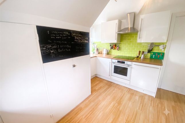 Flat 6, Silverthorne, 124, London Road, Surrey photo 4