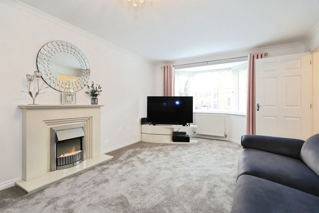 8, Briars Gardens, Kidderminster photo 4