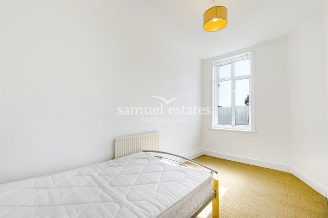 17, Gleneldon Road, Streatham photo 4