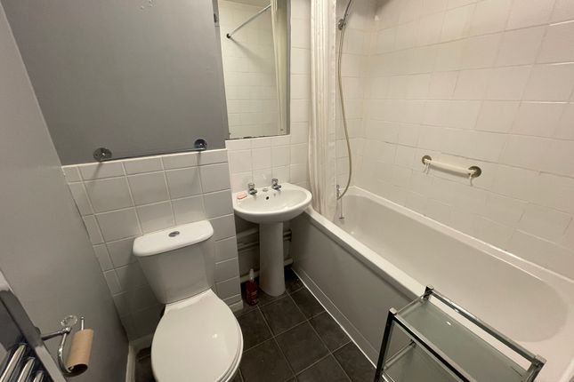 6, Amanda Close, Chigwell photo 4