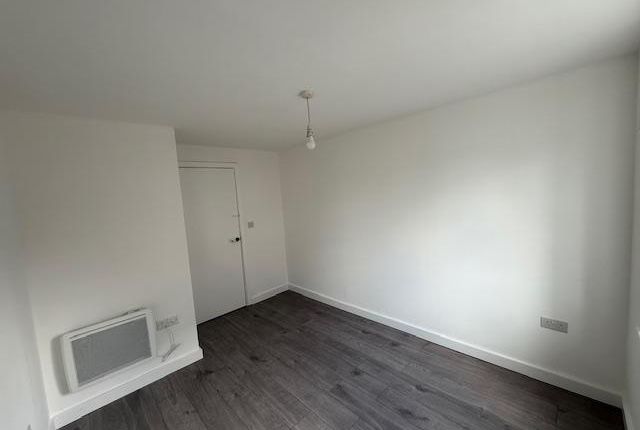 lansdowne avenue, slough photo 5