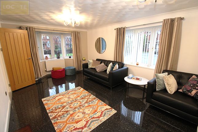 8 Estonfield Drive, Urmston photo 4