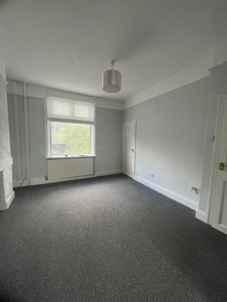 Terraced house to rent in Rochdale Road, Royton, Oldham