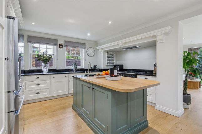 Ruxley Crescent, Esher photo 2