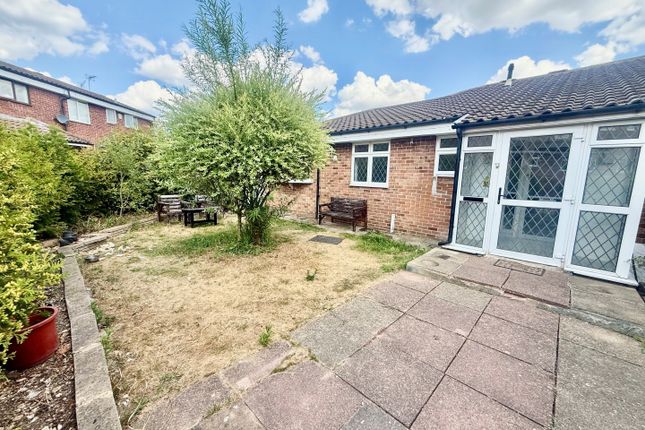 2 bed property for rent in Elderbek Close, Waltham Cross EN7